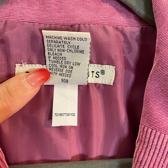 REQUIREMENTS blazer SZ/L Fushia color in excellent condition. - Picture 4 of 6